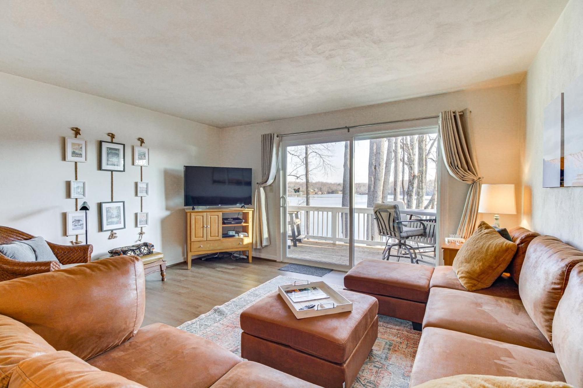 Lakefront Moneta Home With Community Boat Dock! エクステリア 写真