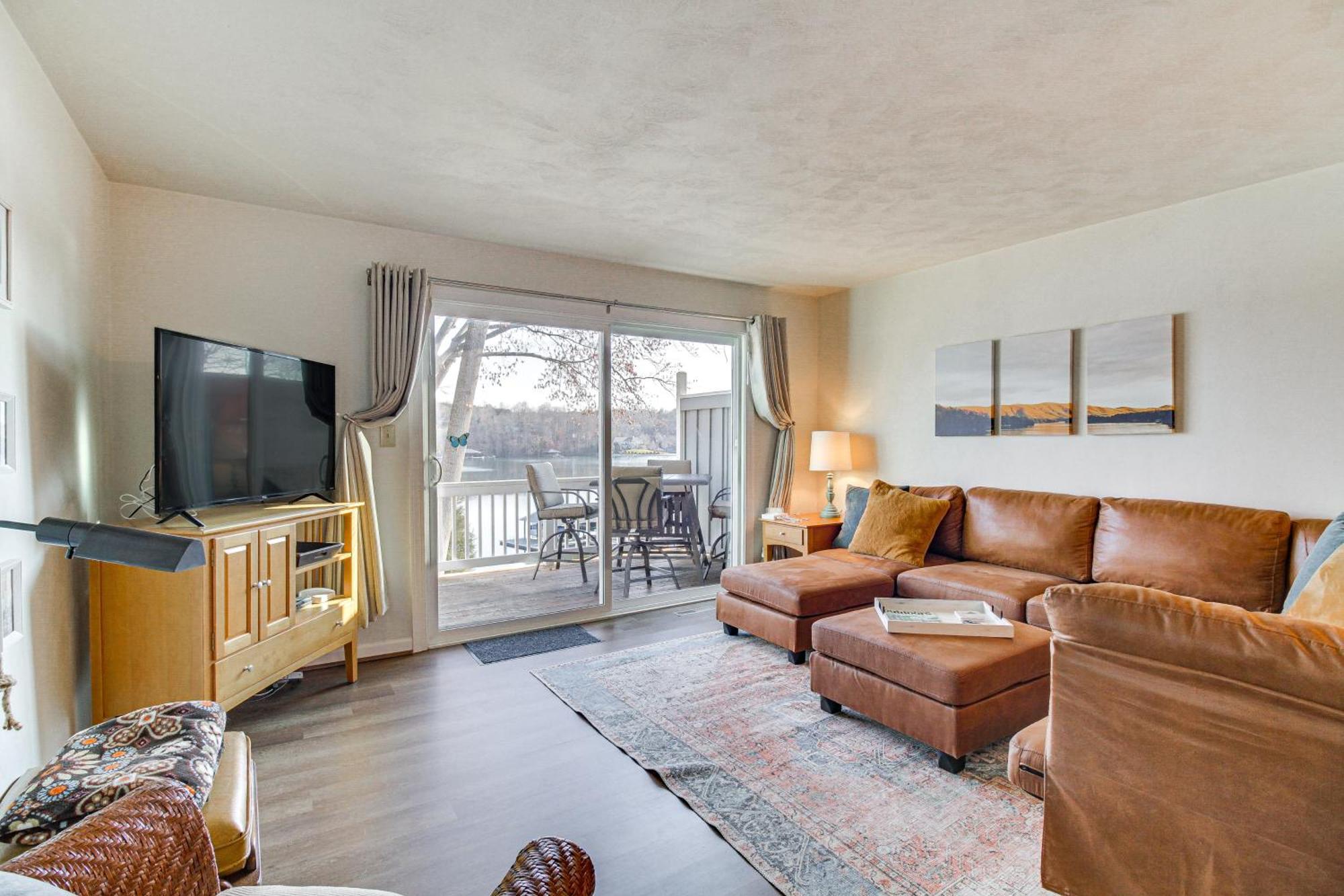 Lakefront Moneta Home With Community Boat Dock! エクステリア 写真