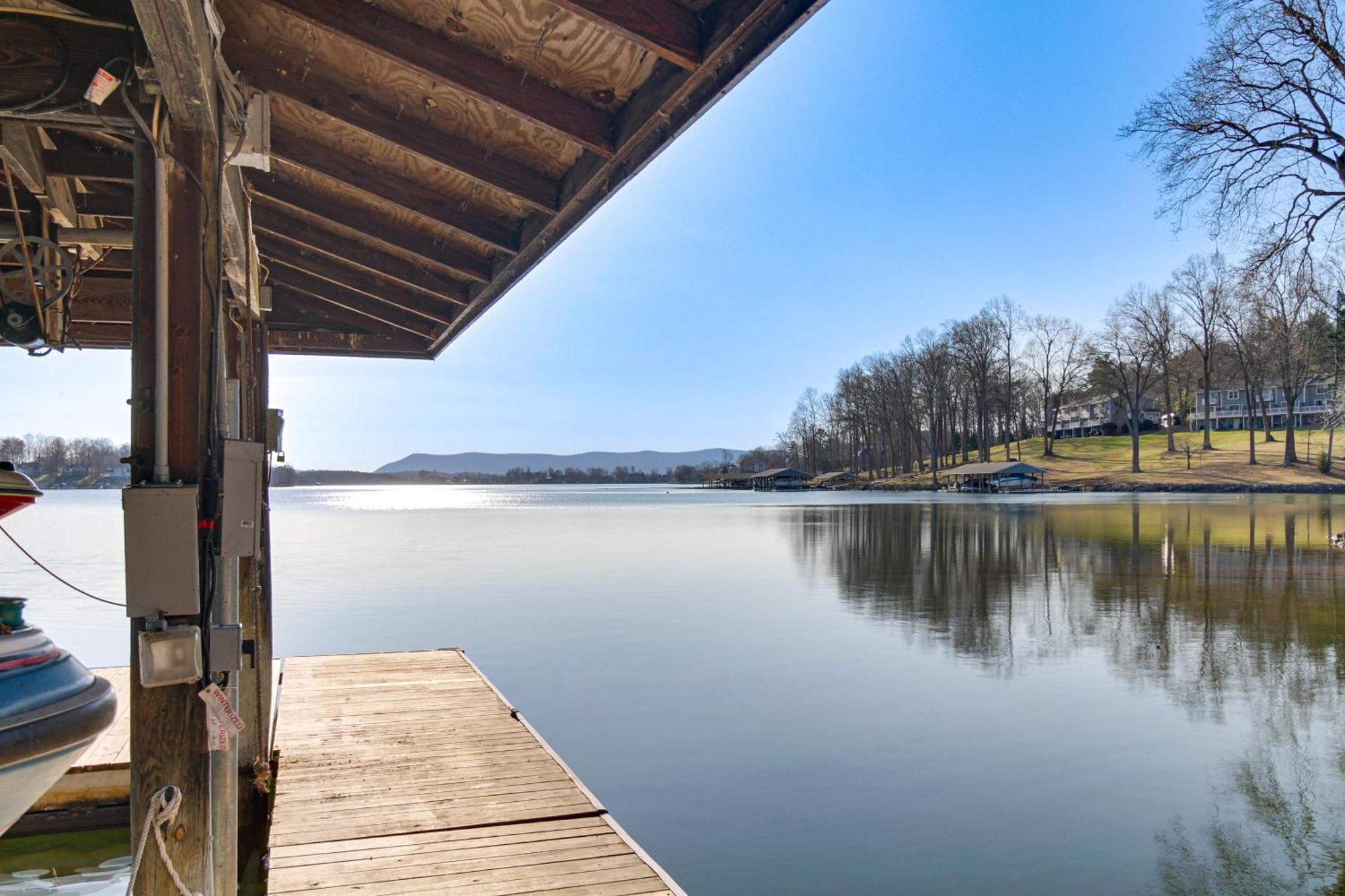 Lakefront Moneta Home With Community Boat Dock! エクステリア 写真