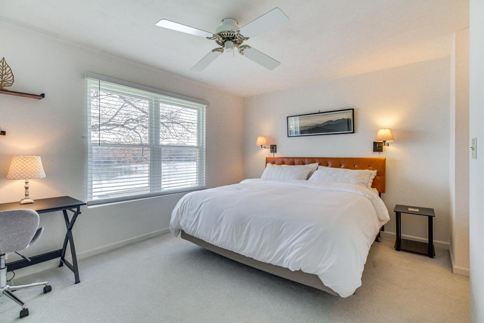 Lakefront Moneta Home With Community Boat Dock! エクステリア 写真