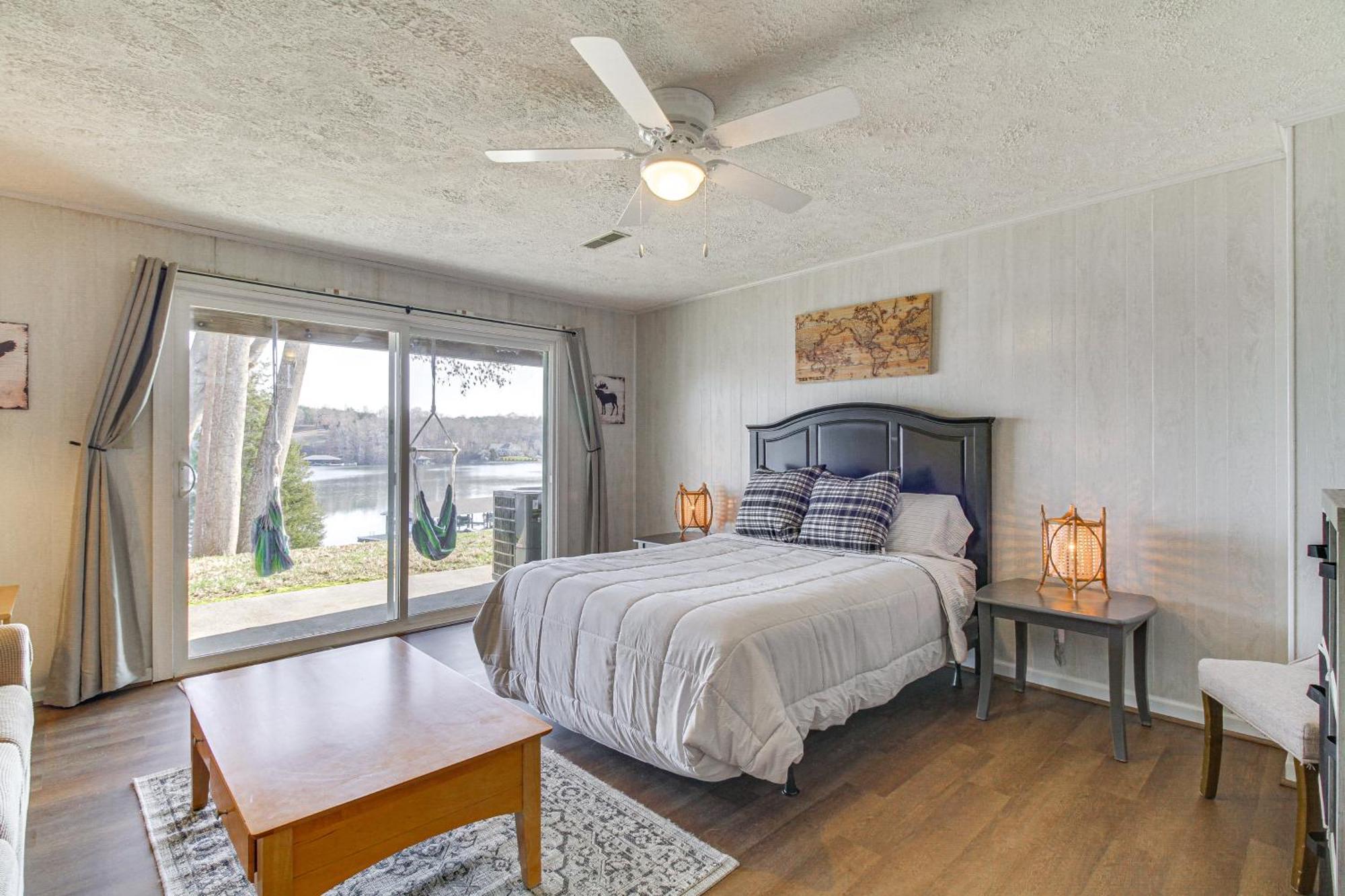 Lakefront Moneta Home With Community Boat Dock! エクステリア 写真
