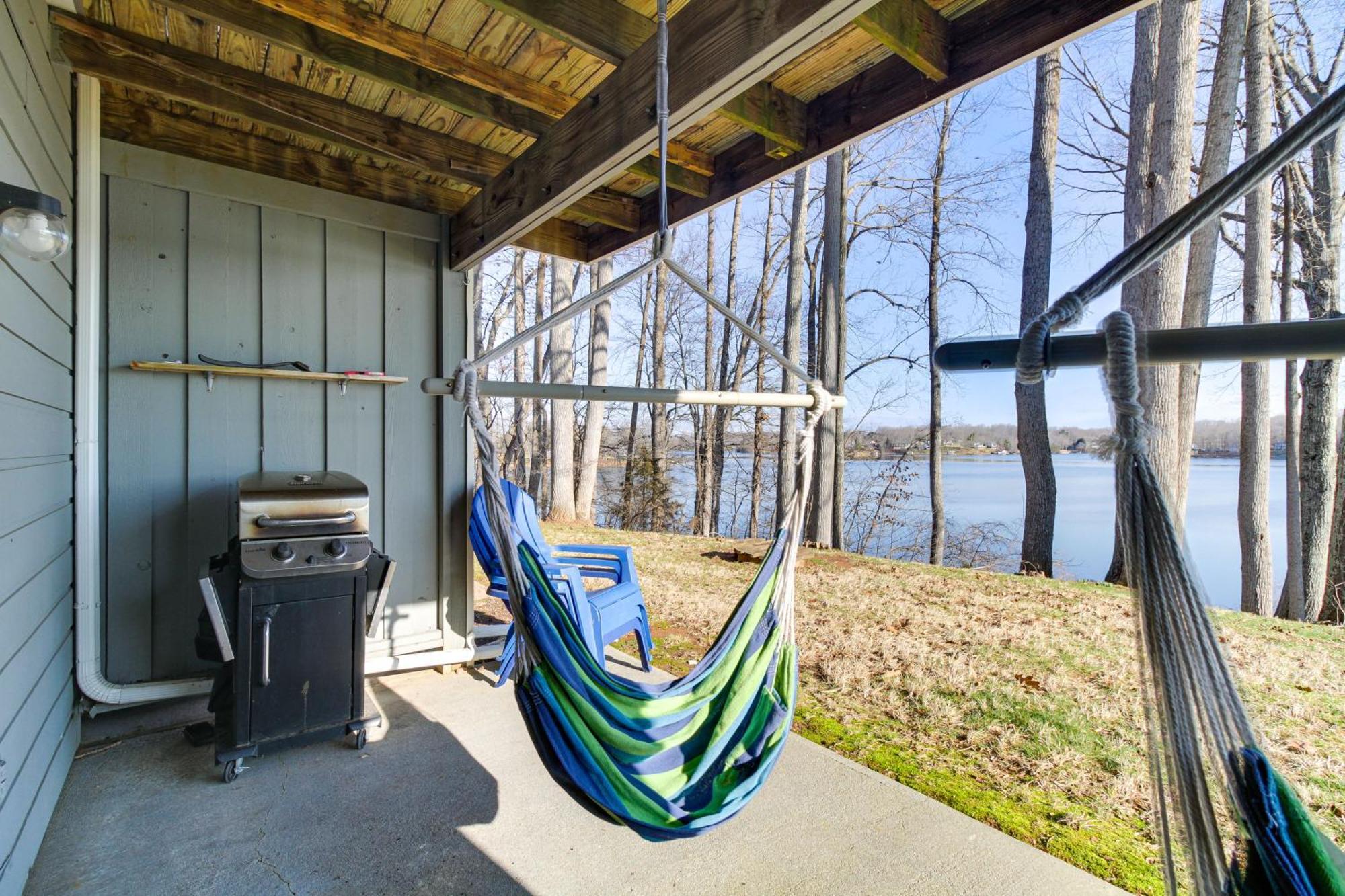 Lakefront Moneta Home With Community Boat Dock! エクステリア 写真