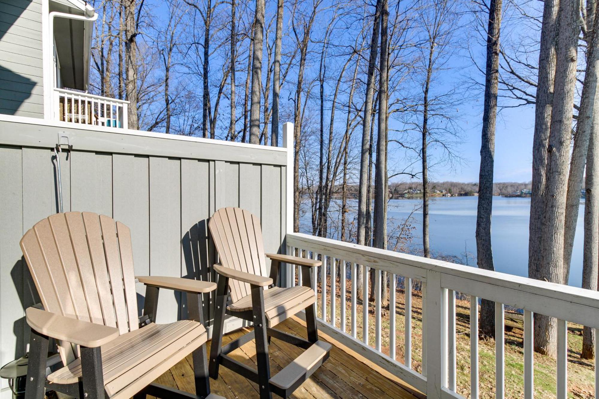 Lakefront Moneta Home With Community Boat Dock! エクステリア 写真